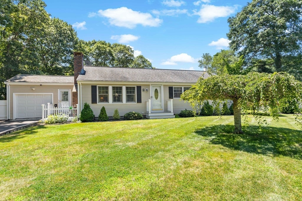 4 Deepwood Drive