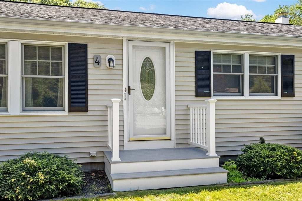 4 Deepwood Drive