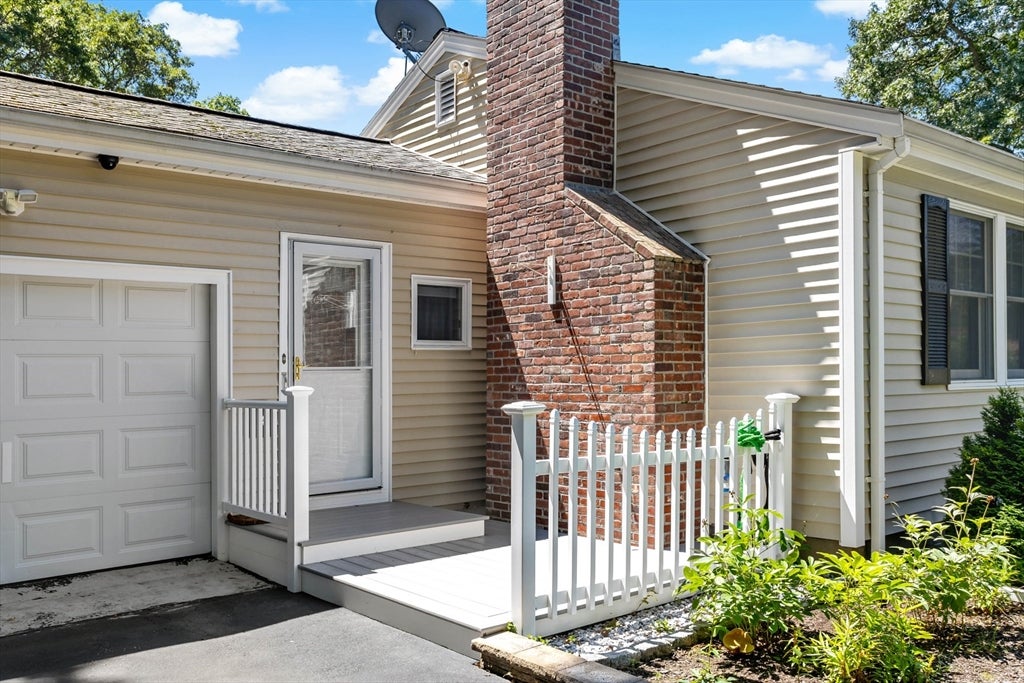 4 Deepwood Drive