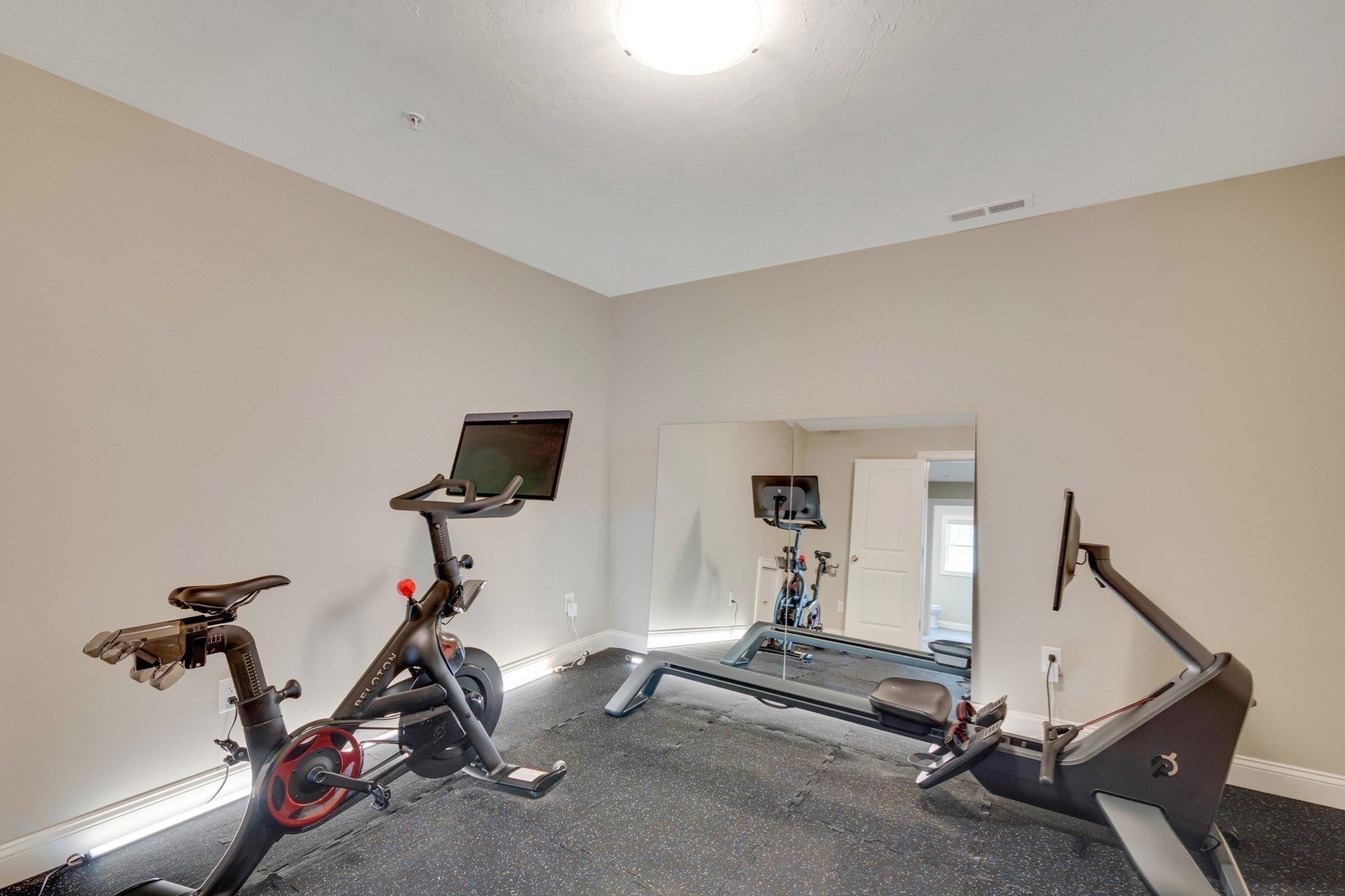 837 Ledgewood Way #837, Clinton, MA Photo #21
