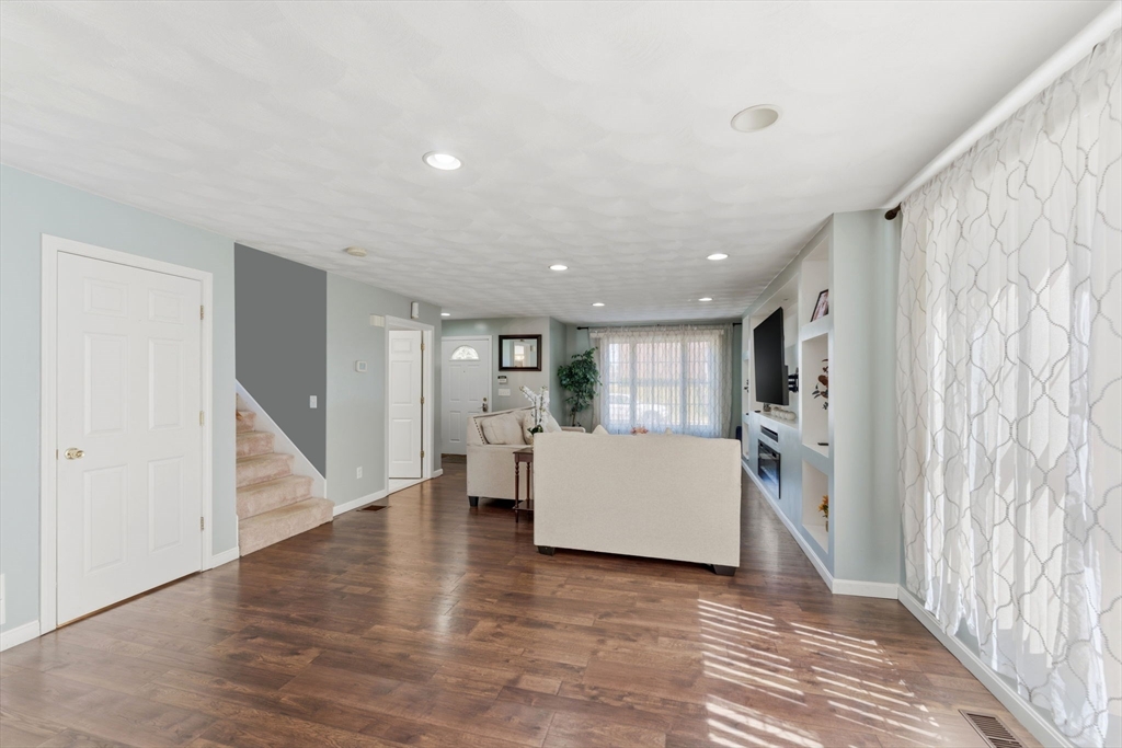 61 Metropolitan Ave, Cranston, RI Photo #6