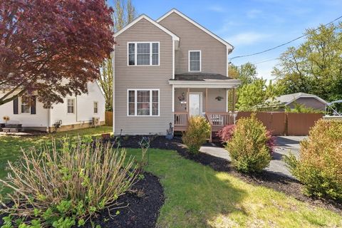 Photo of 61 Metropolitan Ave, Cranston, RI 02920 (MLS # 73517685)