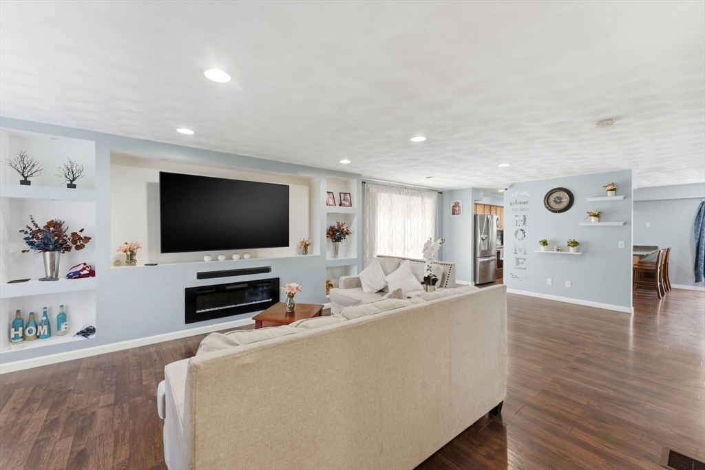 61 Metropolitan Ave, Cranston, RI Photo #3