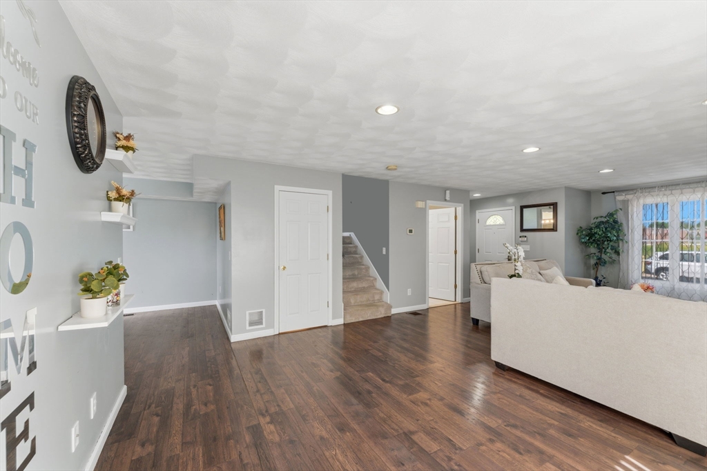 61 Metropolitan Ave, Cranston, RI Photo #7