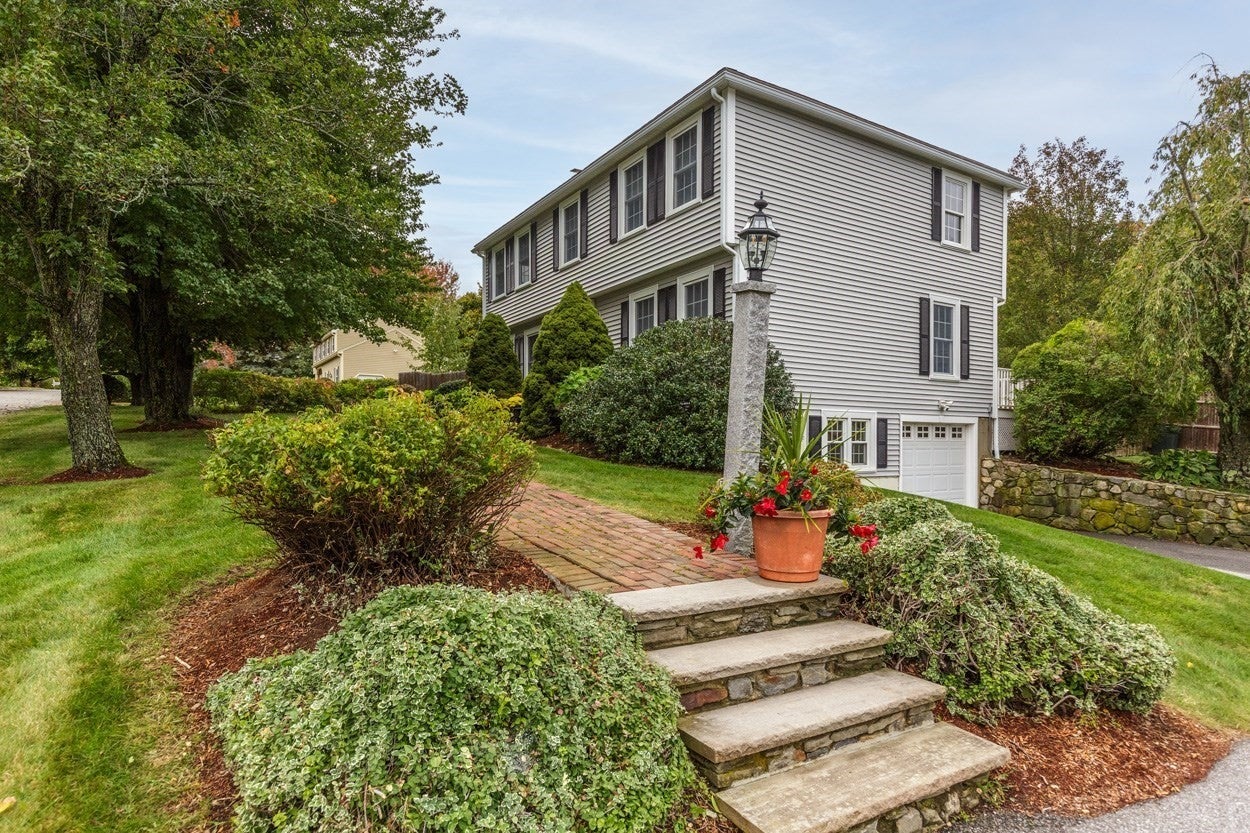 6 Arbor Glen Ln