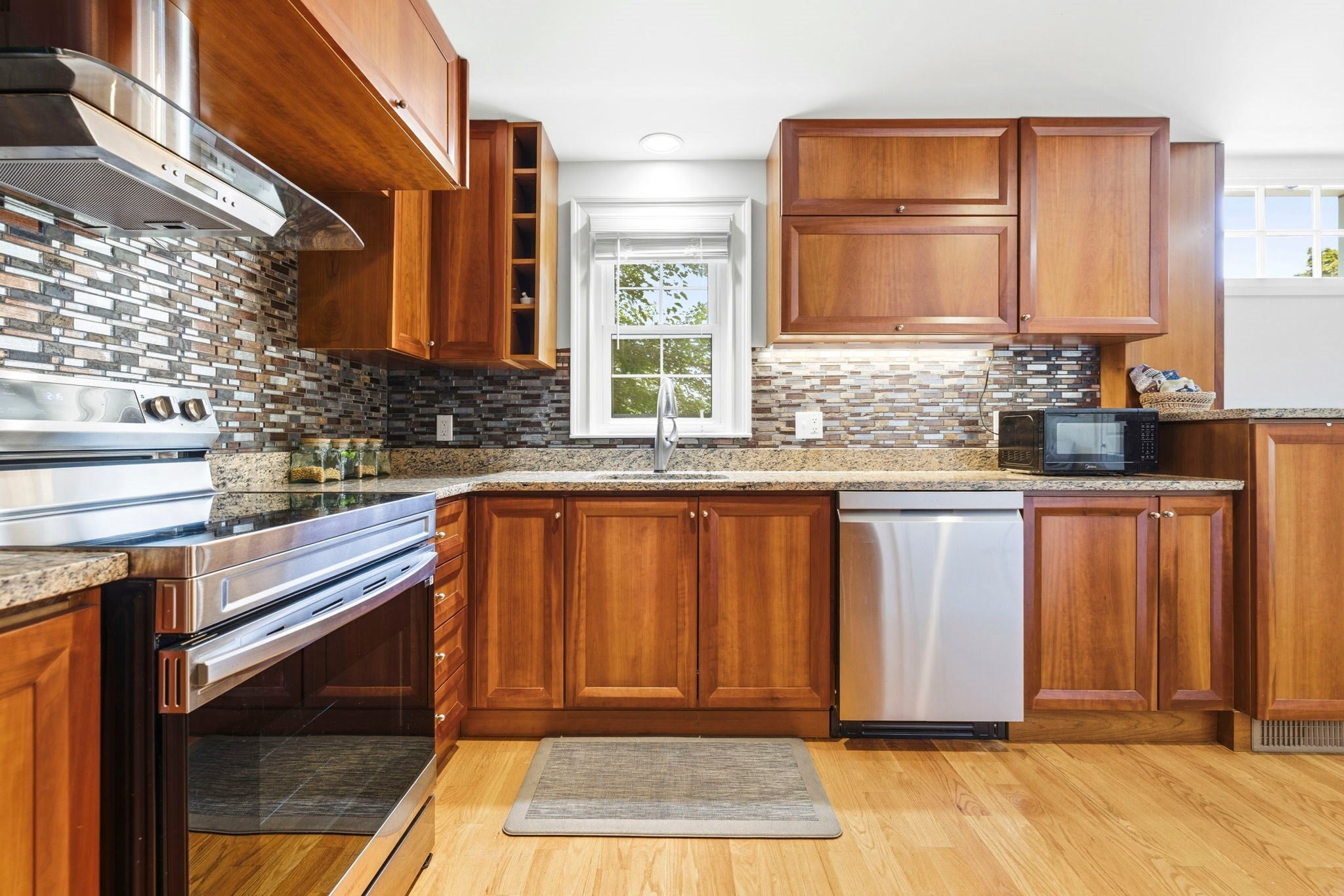 6r Fairview Ave, Swampscott, MA Photo #8