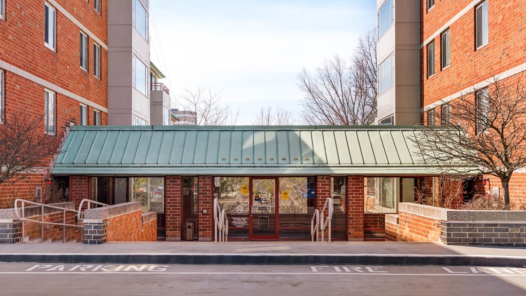 173 Oak St 303