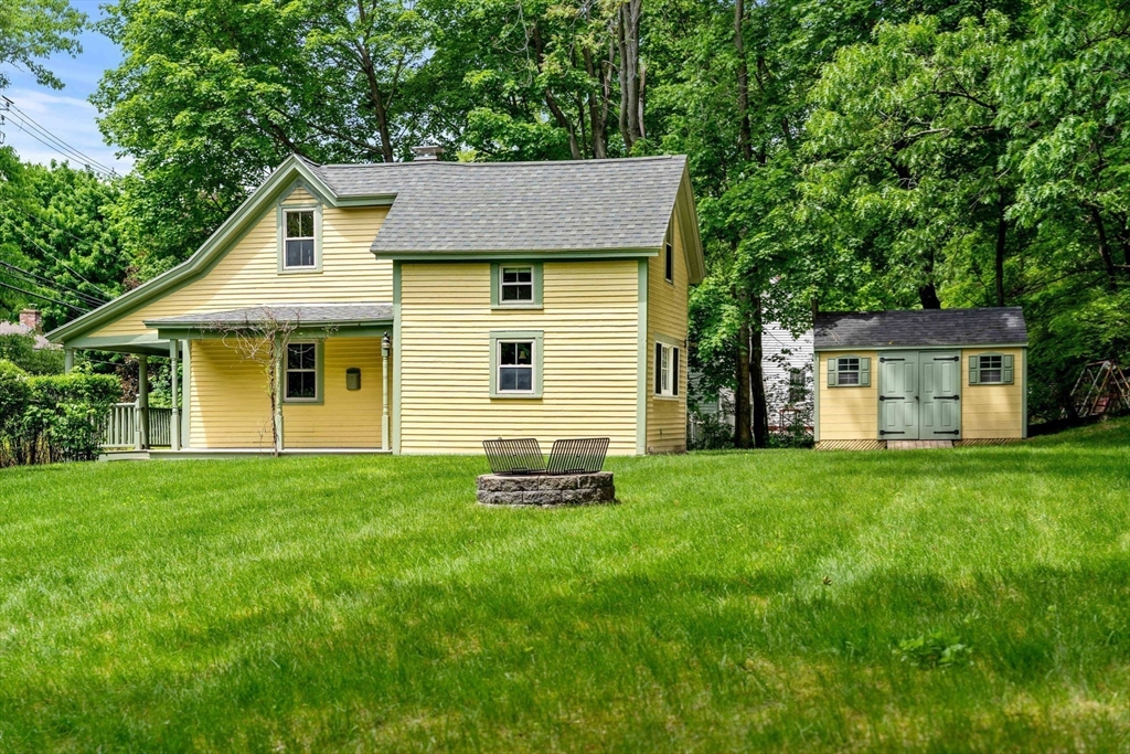 32 River St