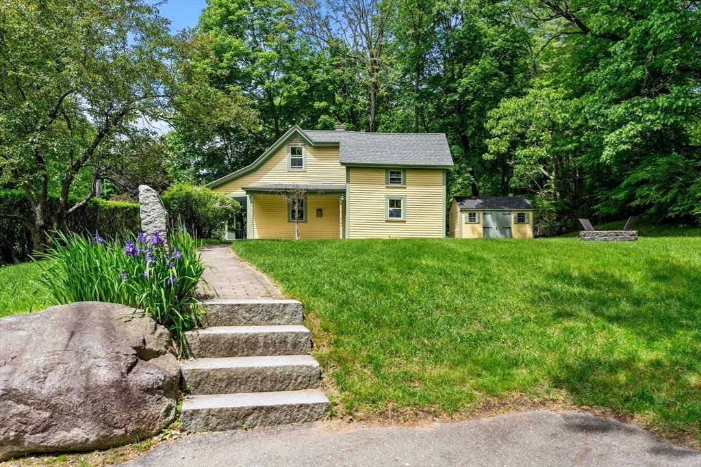 32 River St