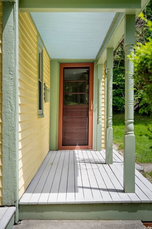 32 River St