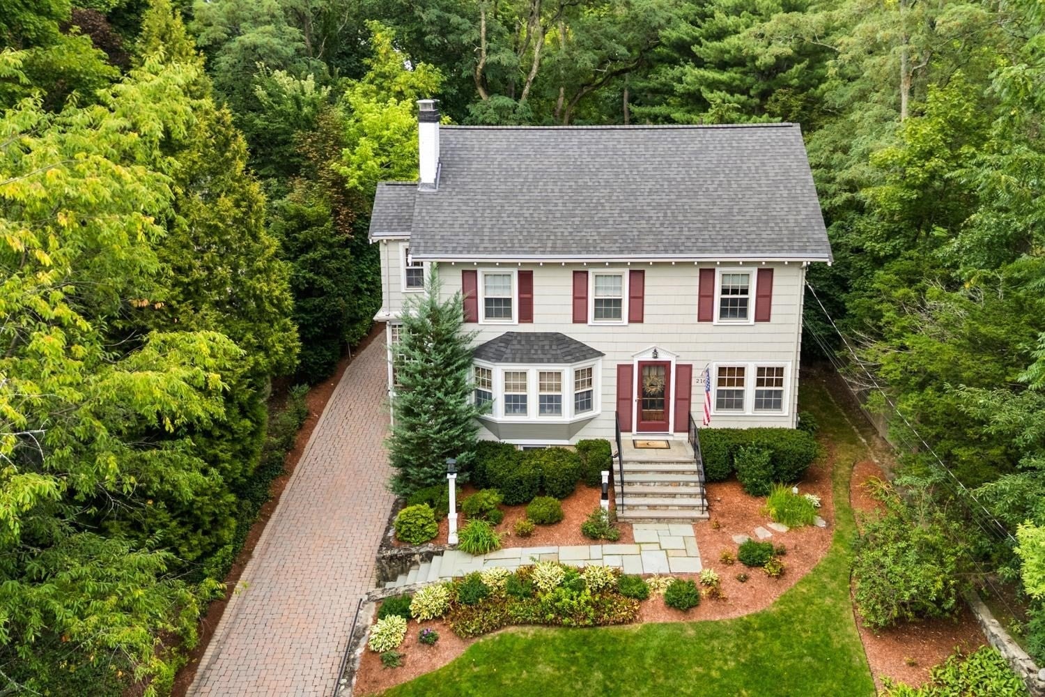 216 Bellevue Rd, Watertown, MA Photo #2