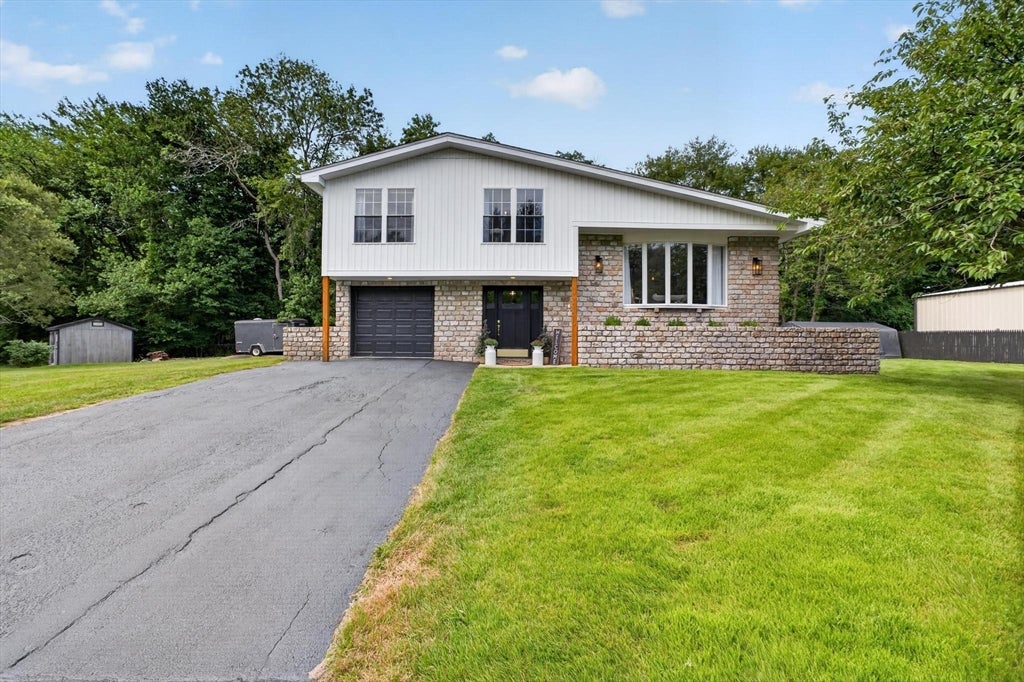 Photo of 125 Alpha St, Dartmouth, MA