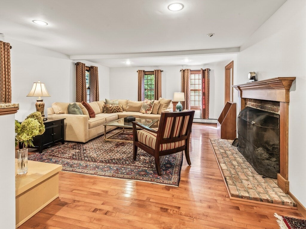 99 Coburn Rd, Berlin, MA Photo #4