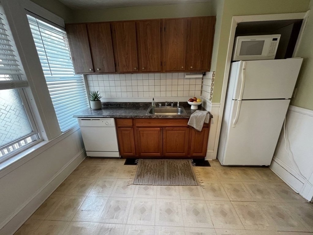 36 Newton St #2, Waltham, MA, 36 Newton St #2, Waltham, MA Photo #4