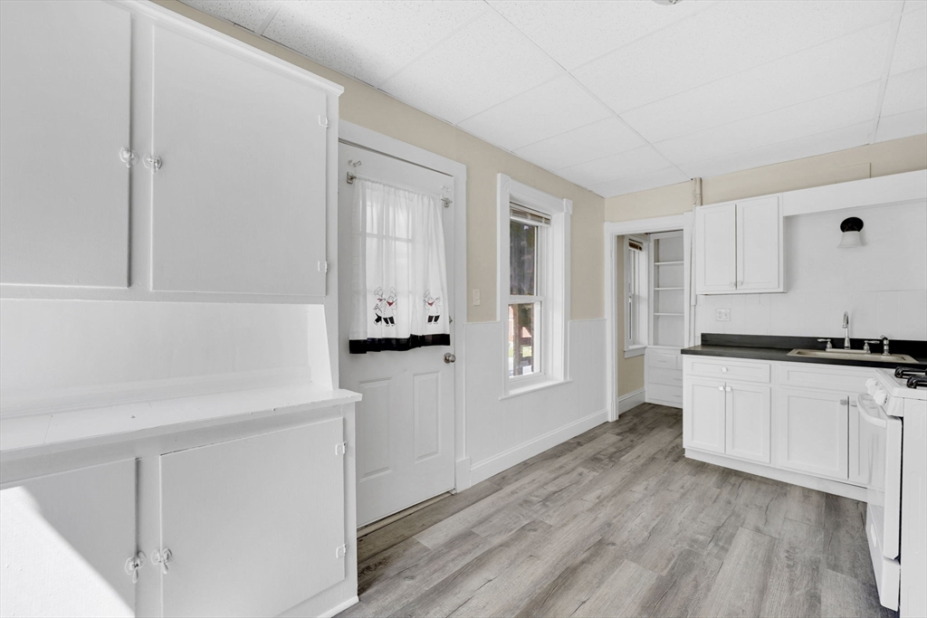 242 Fort Pleasant Ave, Springfield, MA Photo #12