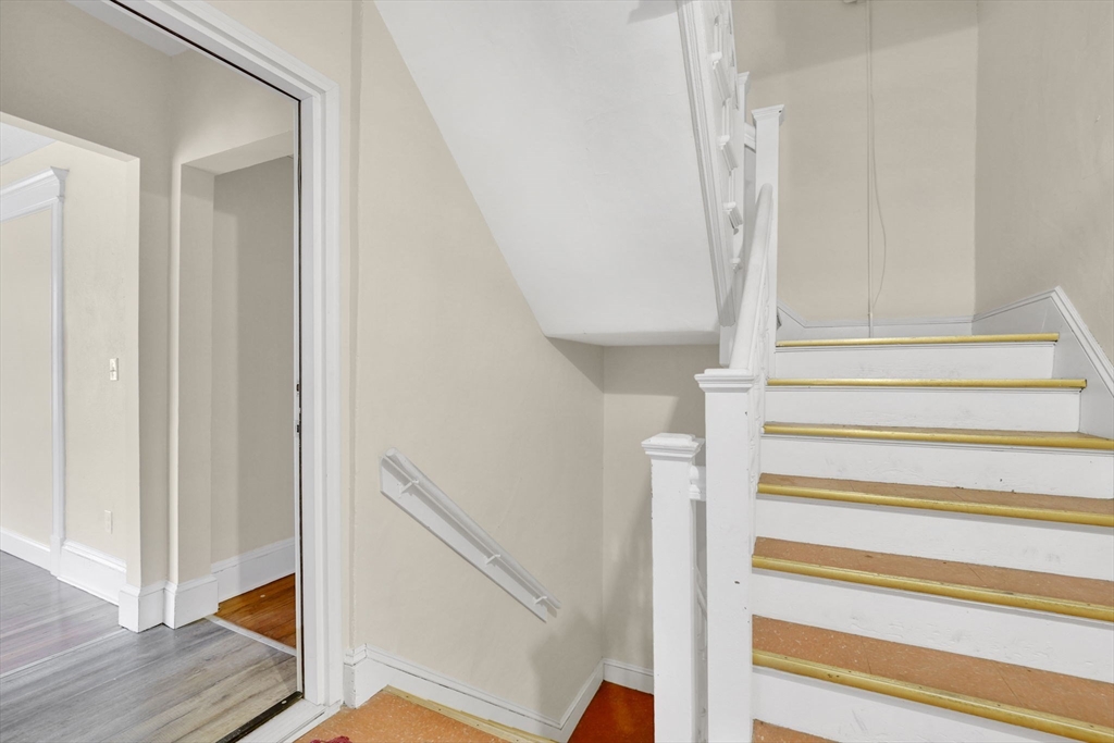 242 Fort Pleasant Ave, Springfield, MA Photo #30