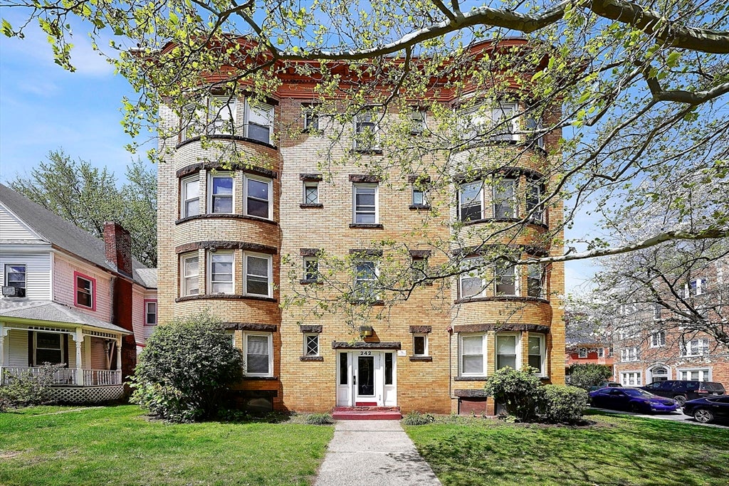 Photo of 242 Fort Pleasant Ave, Springfield, MA