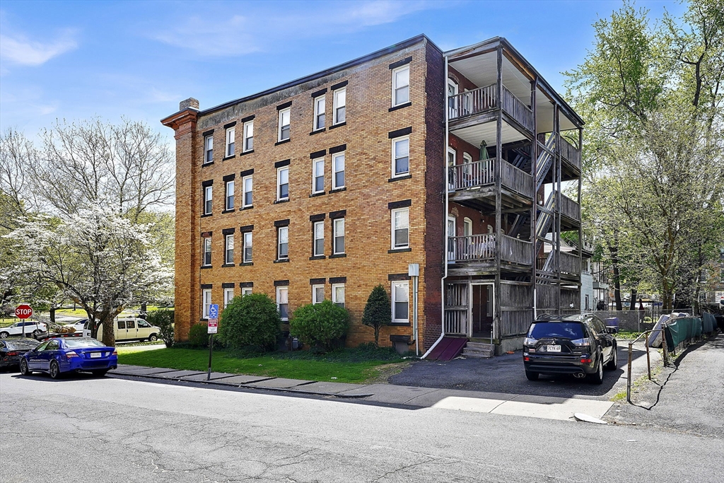 242 Fort Pleasant Ave, Springfield, MA Photo #6