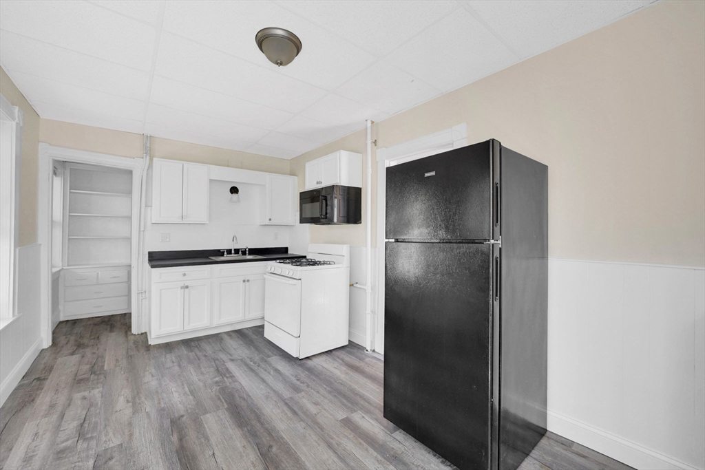 242 Fort Pleasant Ave, Springfield, MA Photo #9
