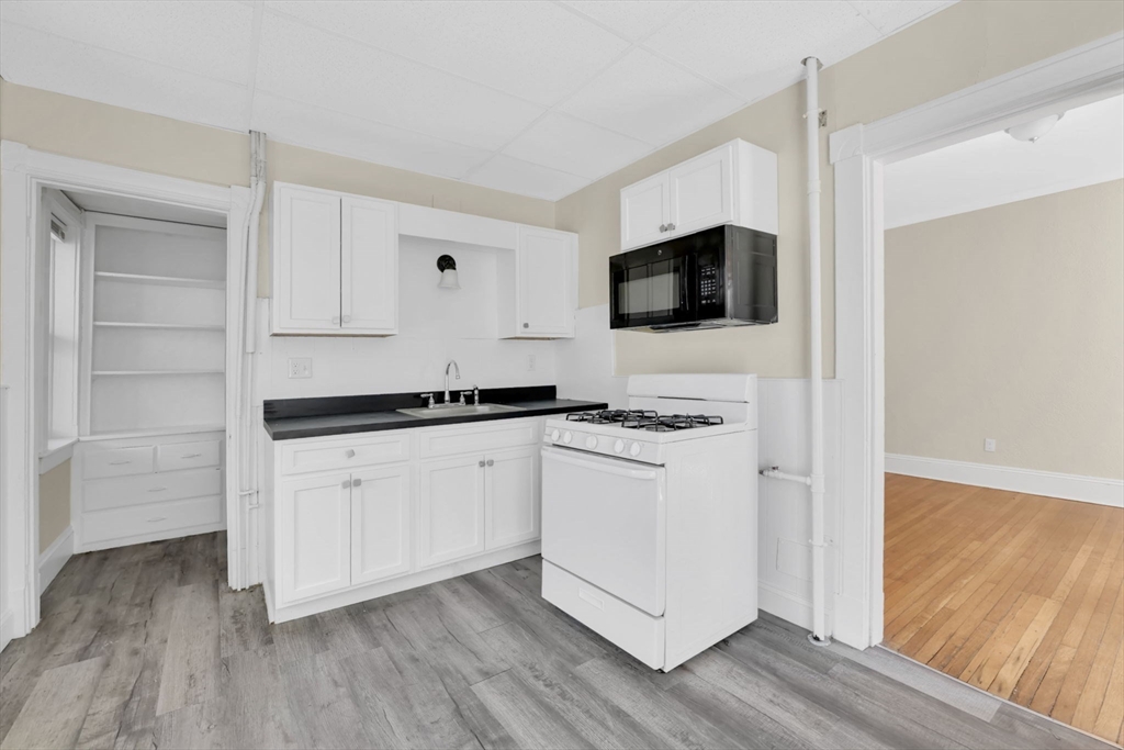 242 Fort Pleasant Ave, Springfield, MA Photo #8