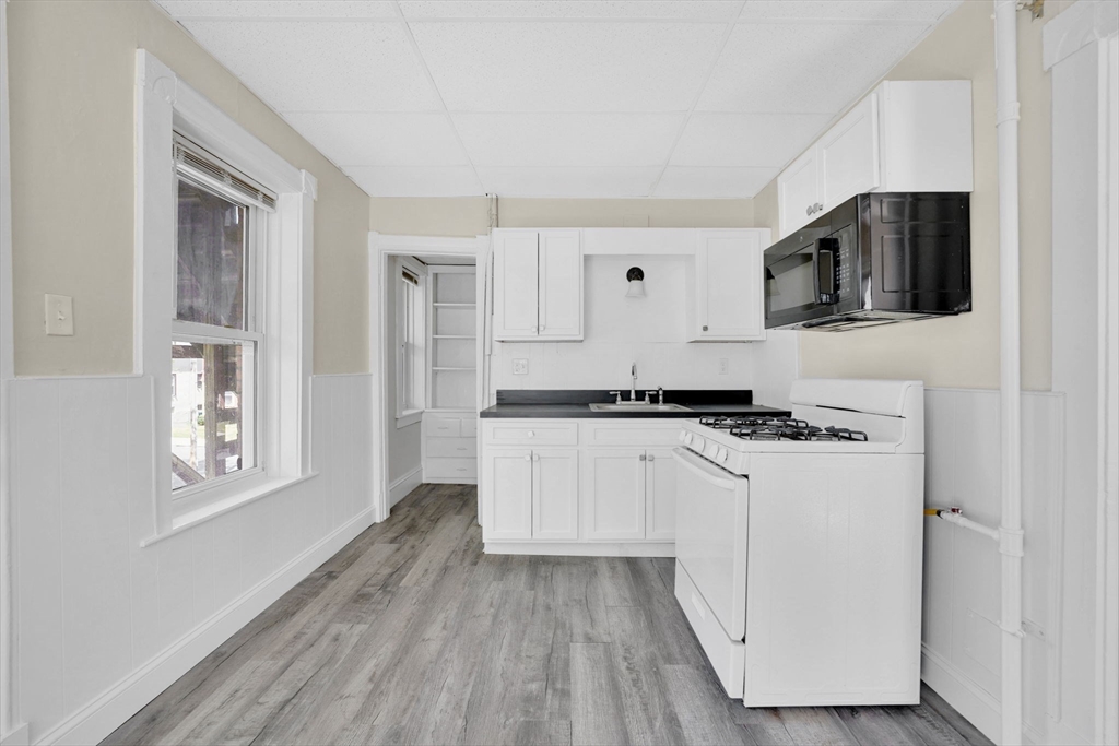 242 Fort Pleasant Ave, Springfield, MA Photo #10