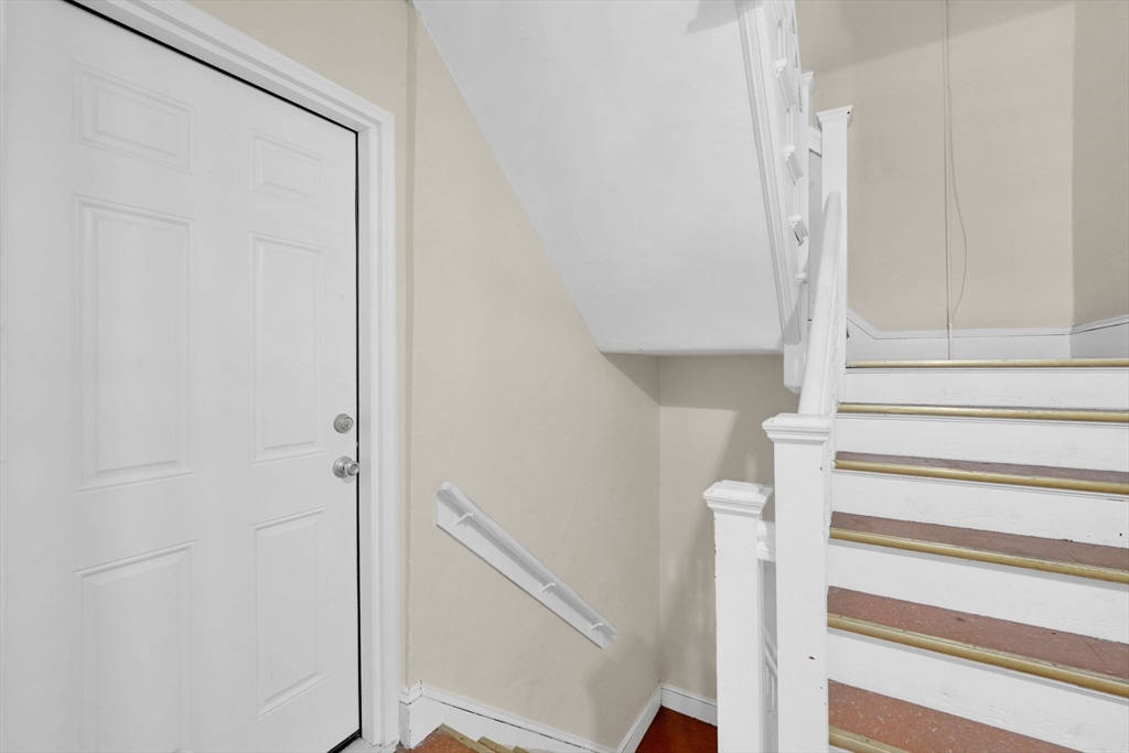 242 Fort Pleasant Ave, Springfield, MA Photo #33