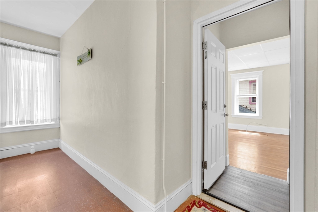 242 Fort Pleasant Ave, Springfield, MA Photo #32
