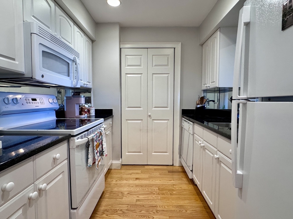 16 Harcourt St. 9K