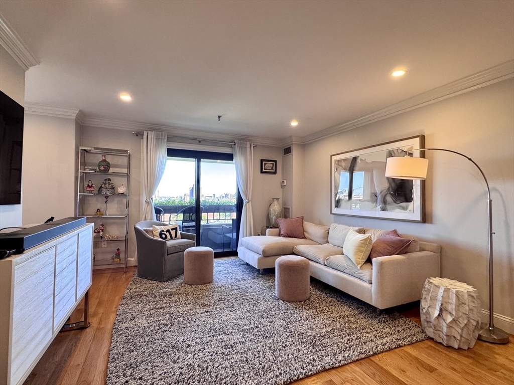 16 Harcourt St. 9K
