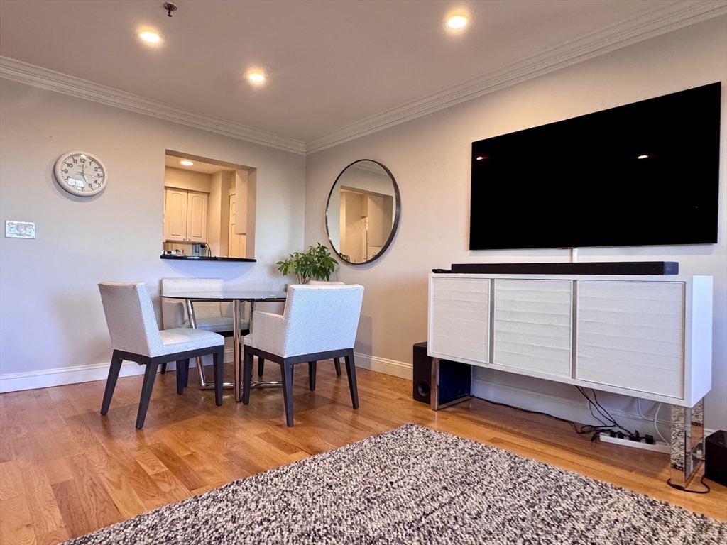 16 Harcourt St. 9K
