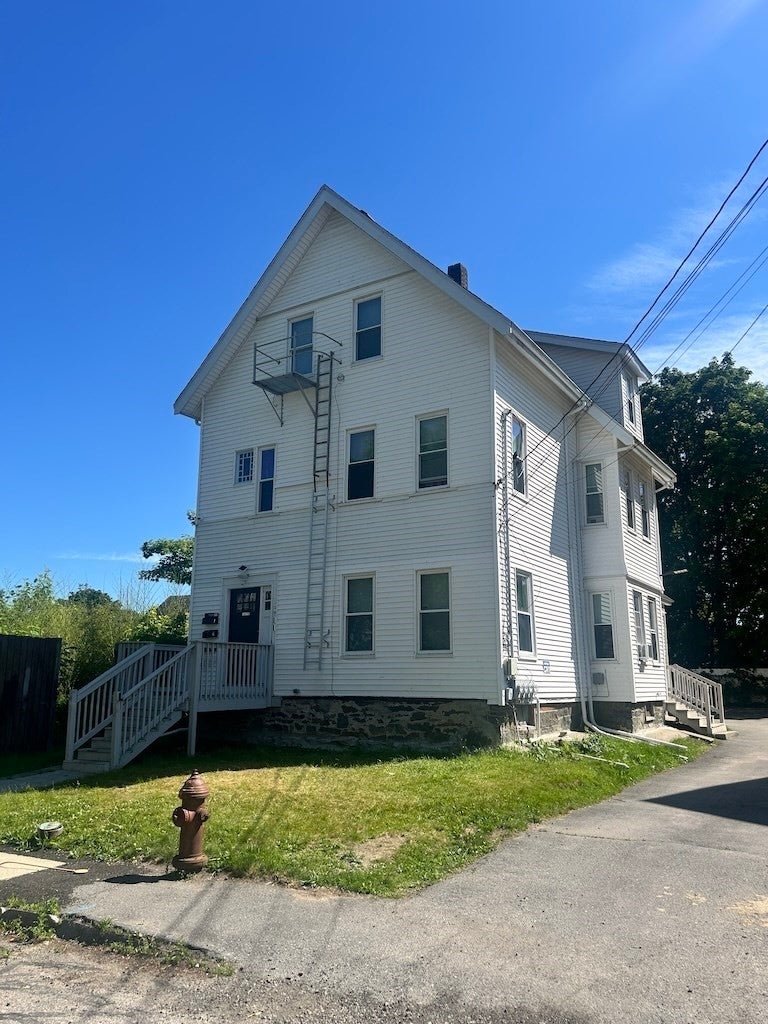 Photo of 35 Newcomb Pl, Taunton, MA