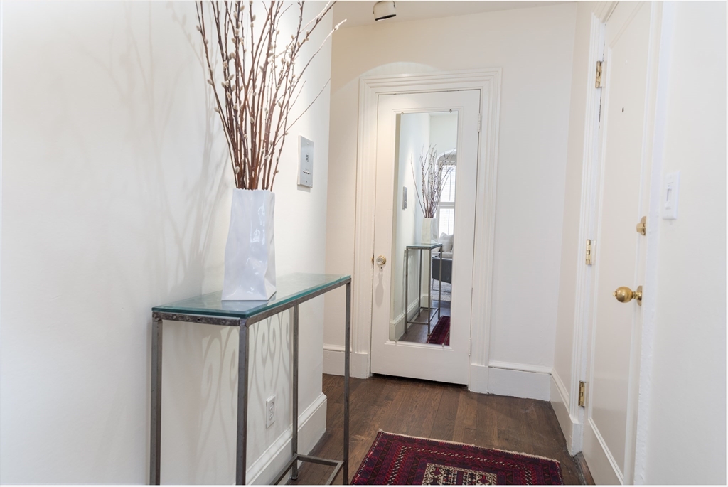 60 Commonwealth Ave 4