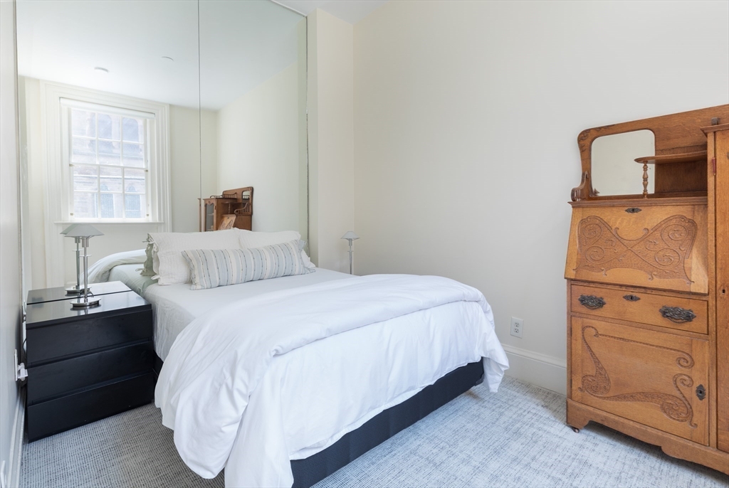 60 Commonwealth Ave 4