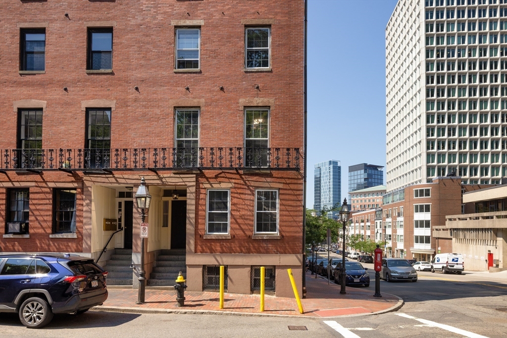 2 Derne Street