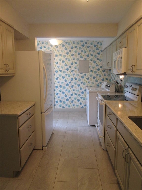 188 Horseshoe Dr #188, Chicopee, MA Photo #4