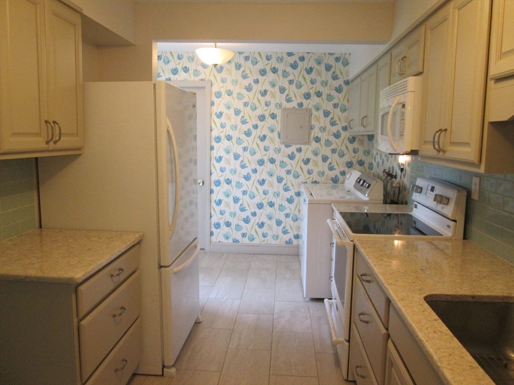 188 Horseshoe Dr #188, Chicopee, MA Photo #5