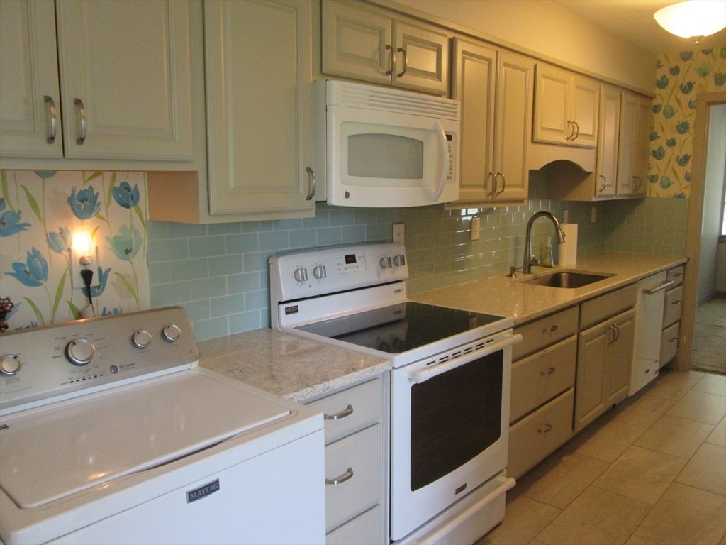 188 Horseshoe Dr #188, Chicopee, MA Photo #3
