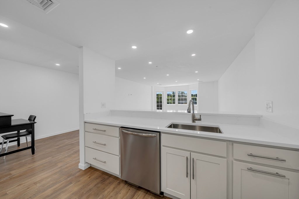 148 Main St #A413, North Andover, MA, 148 Main St #A413, North Andover, MA Photo #7
