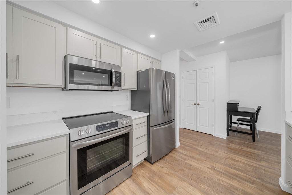 148 Main St #A413, North Andover, MA, 148 Main St #A413, North Andover, MA Photo #6