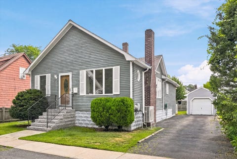 Photo of 32 Glendale Ave, Peabody, MA 01960 (MLS # 73554326)