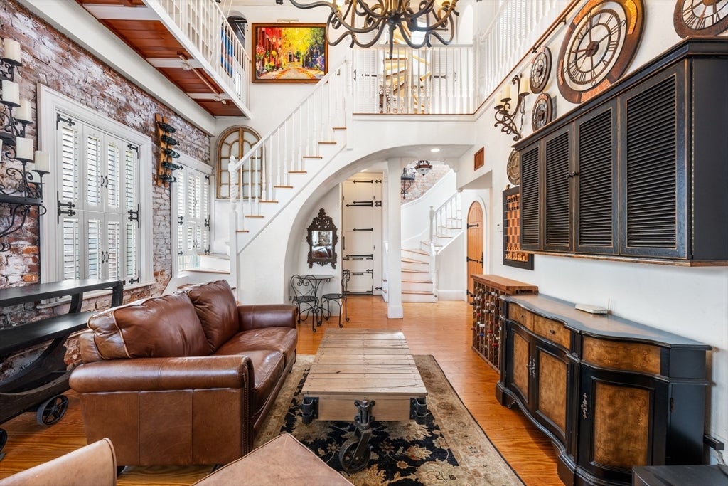 49 Grove St Penthouse, Boston MA 02114