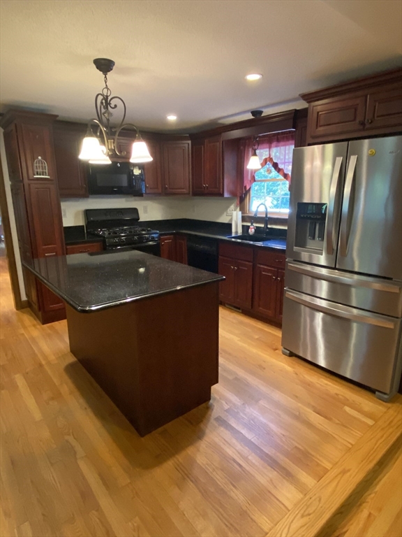 212 Feeding Hills Rd