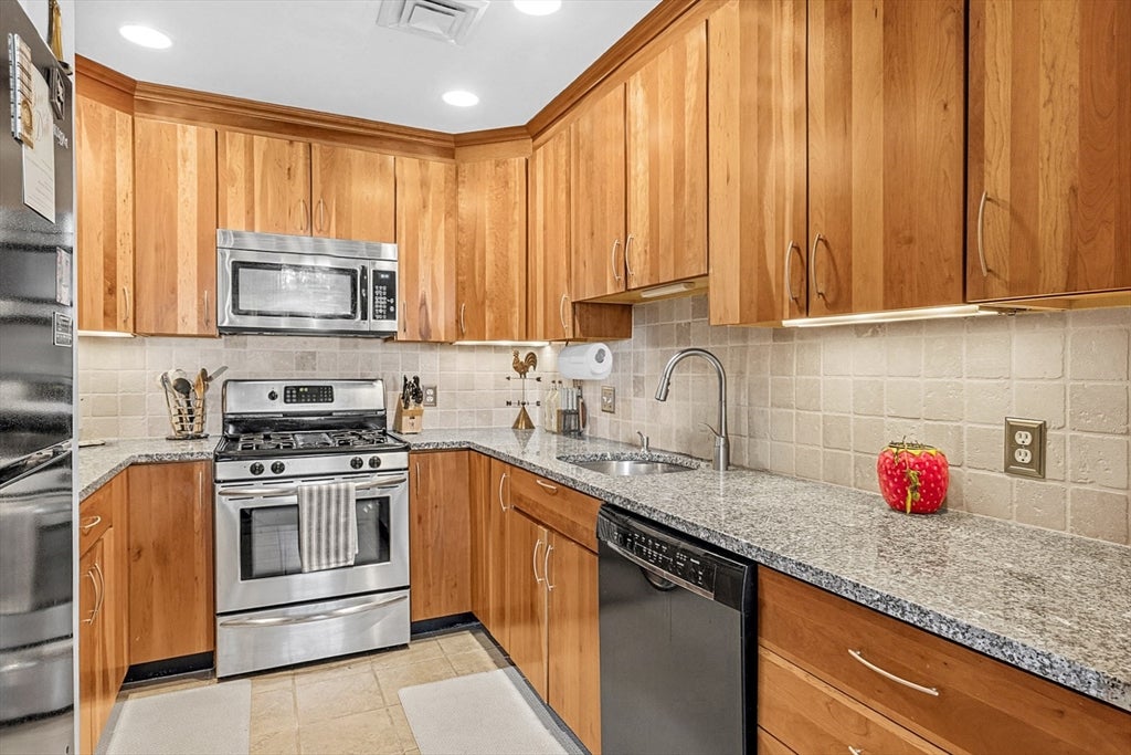 48 Kent Street #5, Newburyport, MA, 48 Kent Street #5, Newburyport, MA Photo #8