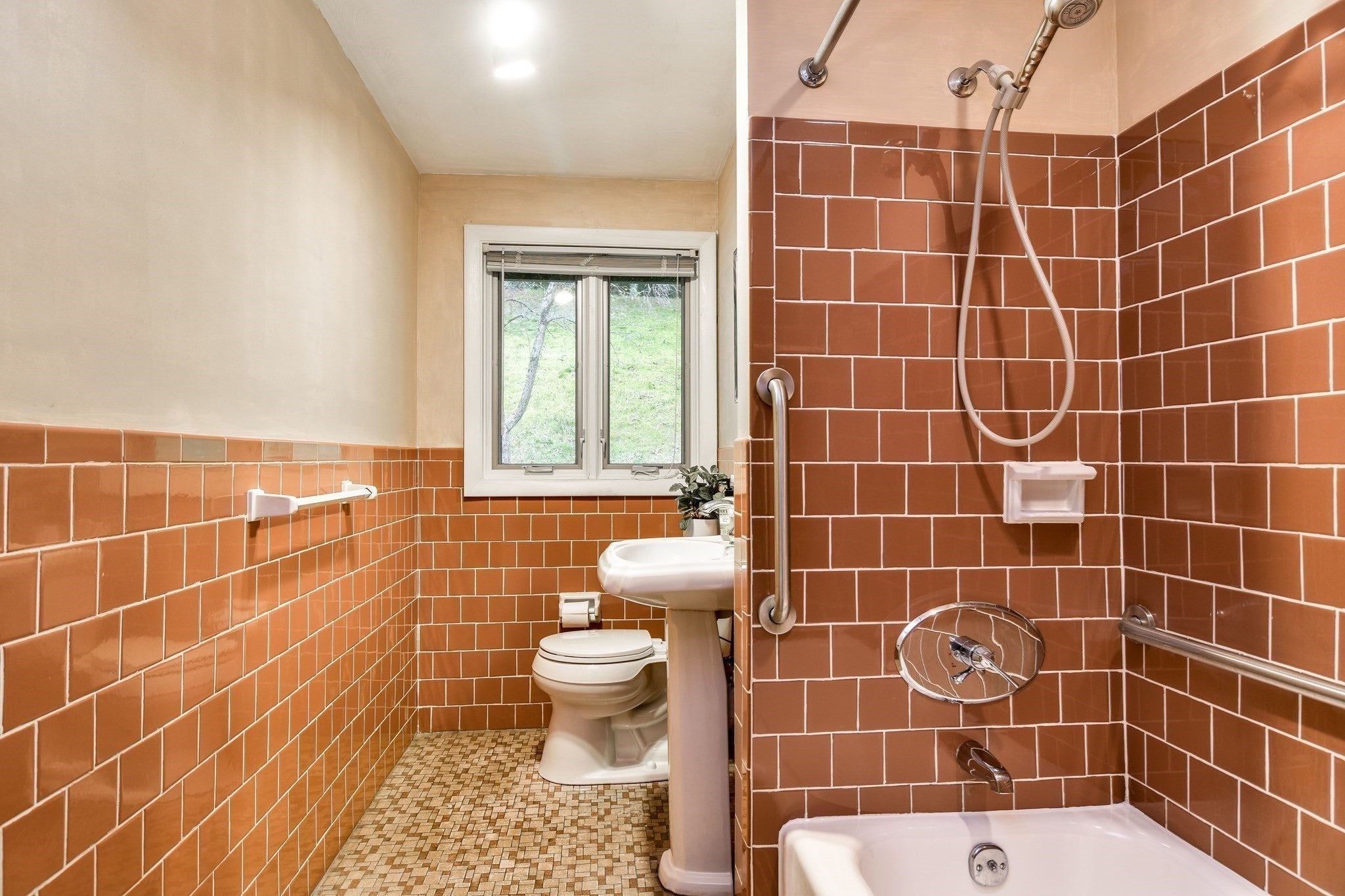 29 Eisenhower Road, Framingham, MA, 29 Eisenhower Road, Framingham, MA Photo #12