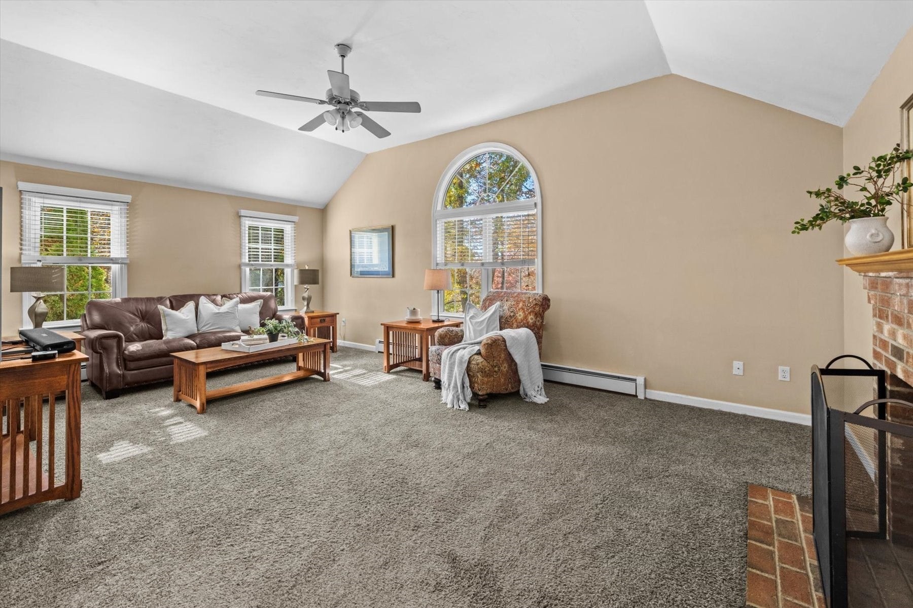 43 Tipperary Dr, Northbridge, MA Photo #11