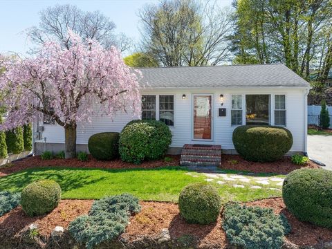 Photo of 4 Alder St, Worcester, MA 01606 (MLS # 73506056)