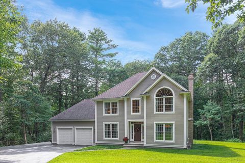 2 Hickory Ln Ipswich MA 01938