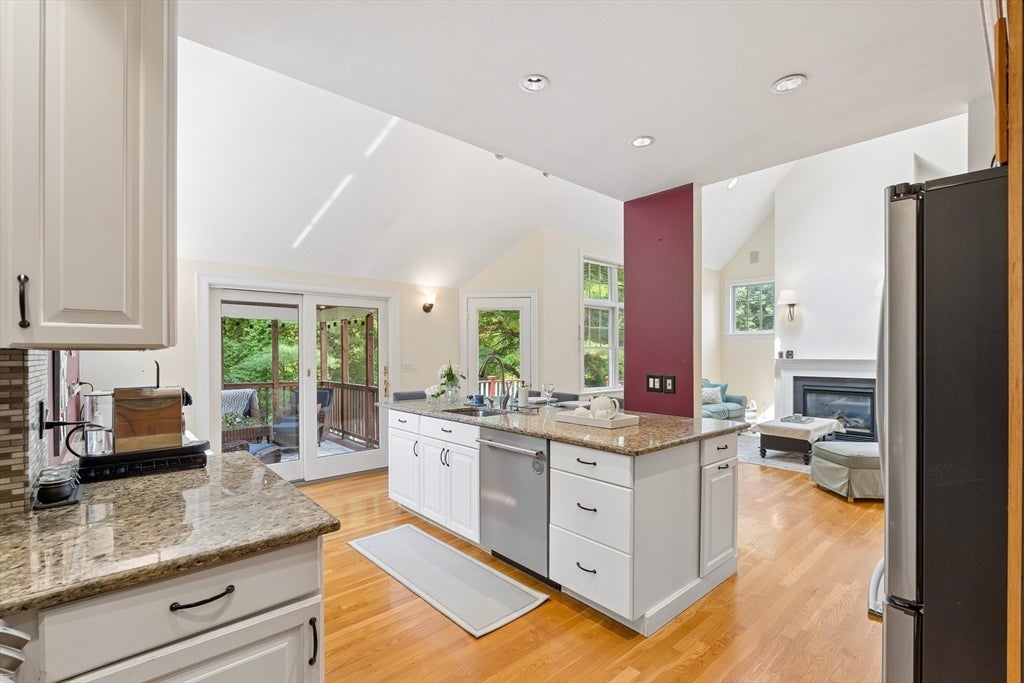 136 Davis Road #136, Acton, MA, 136 Davis Road #136, Acton, MA Photo #4