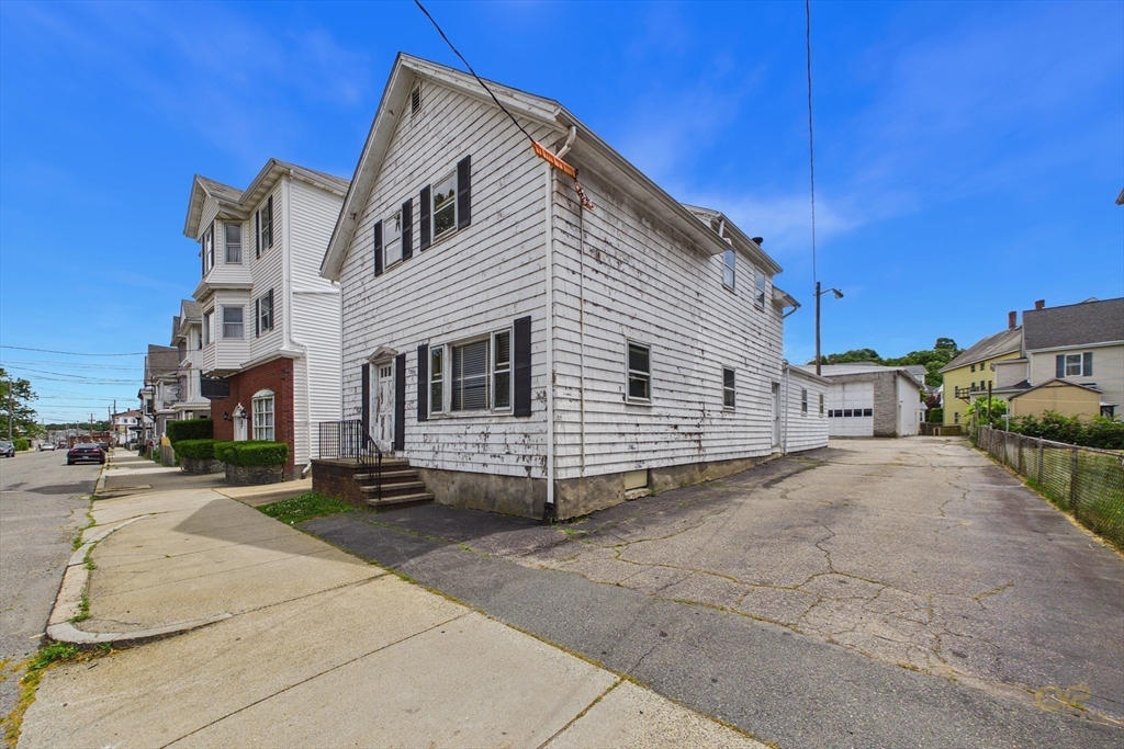 1395-1405 N Main St