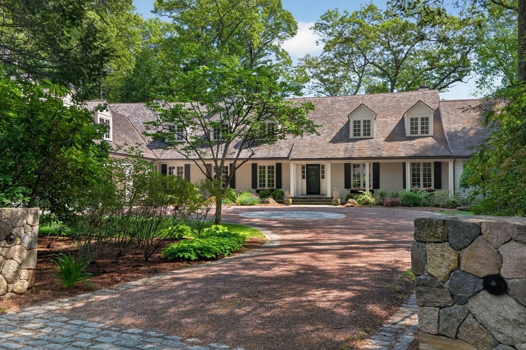 Photo of 12 Winding River Cir, Wellesley, MA 02482 (MLS # 73555707)